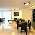 Luxurious Seaside Apartment